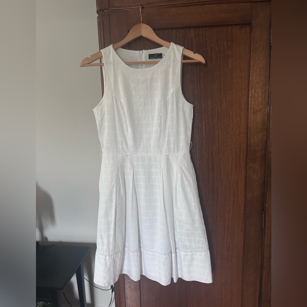 Elegant White Sleeveless Dress